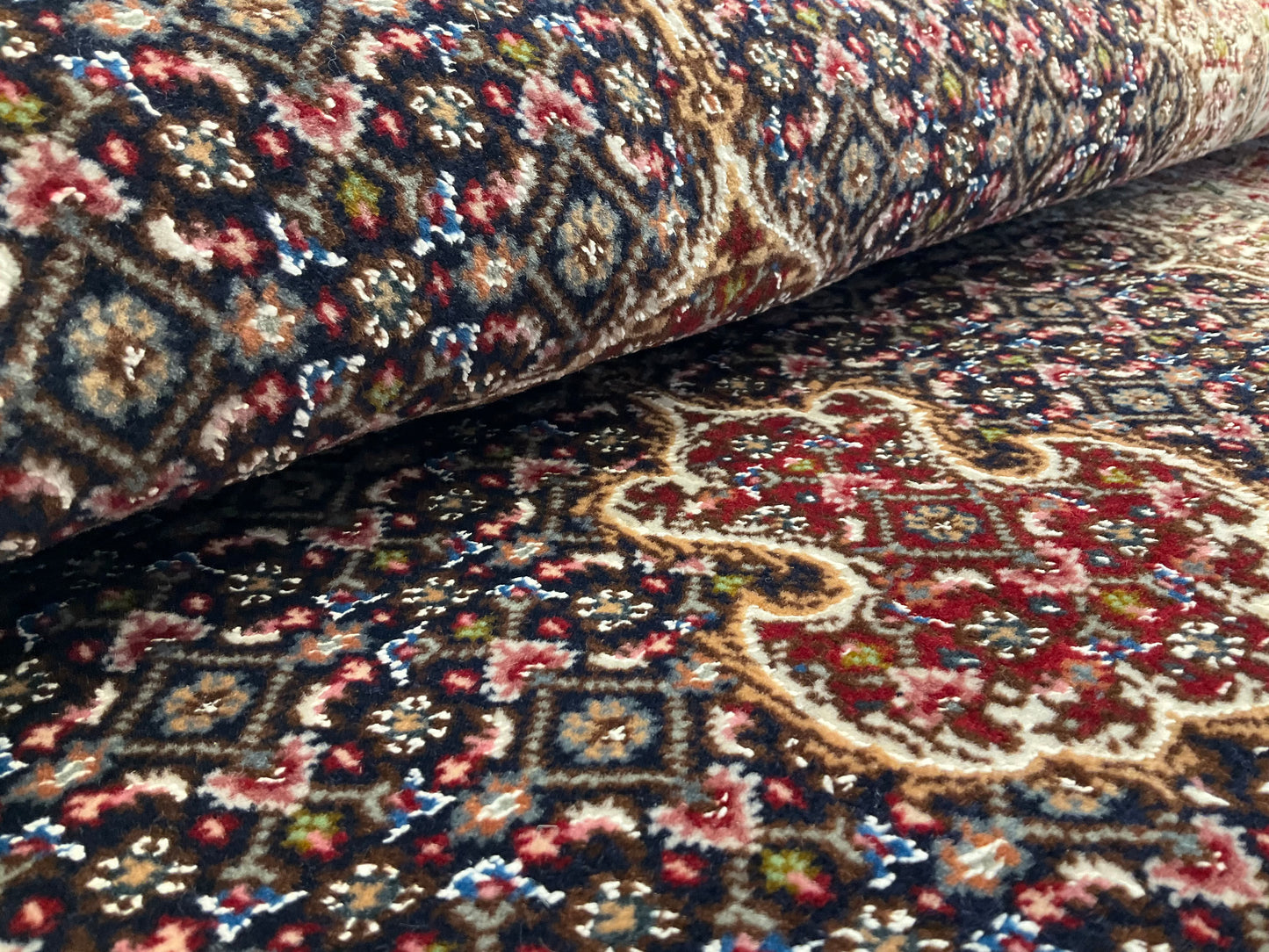 タブリーズ アブドラーヒ工房 120cm x 85cm PS7590