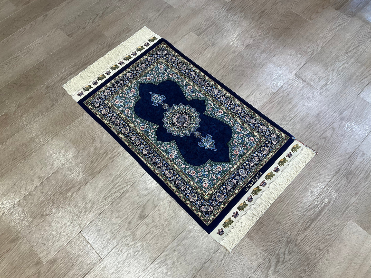 クム ジェッディ工房 92cm x 62cm PS2152