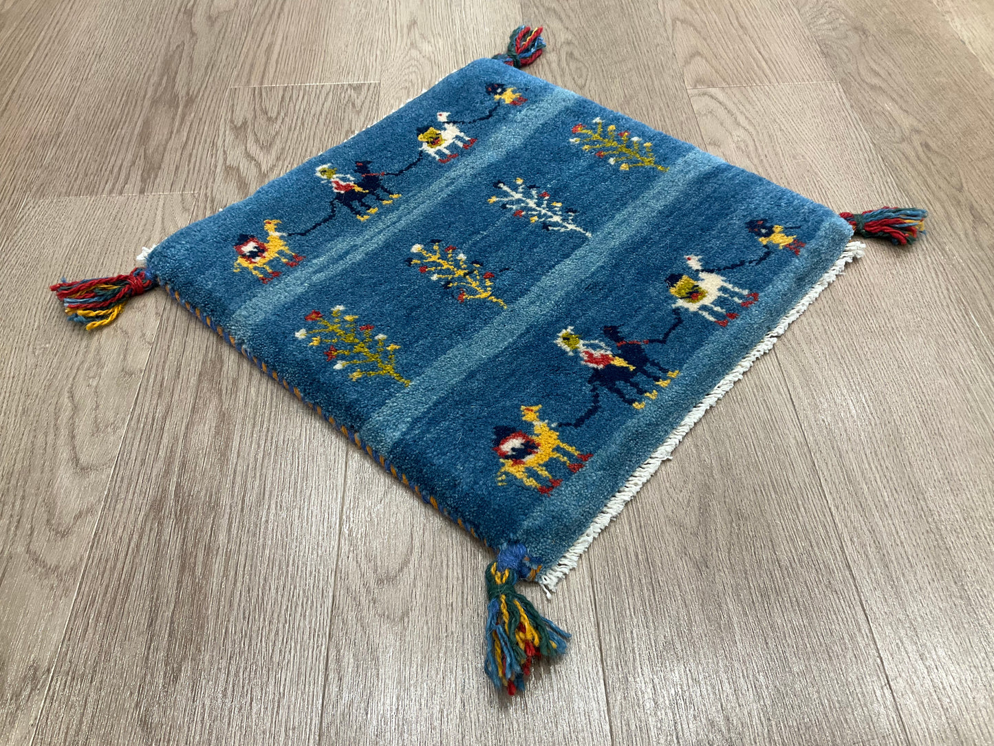 ギャッベ 41cm x 40cm T8851