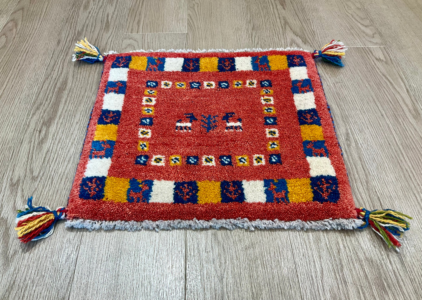 ギャッベ 45cm x 40cm AJ19641