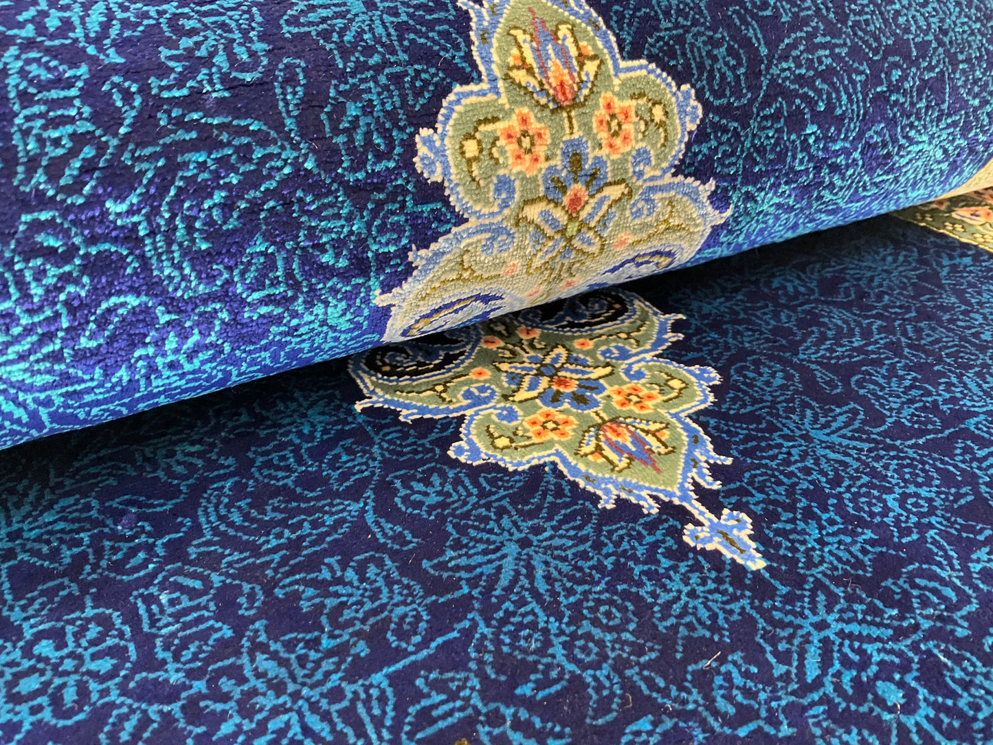クム ジェッディ工房 92cm x 62cm PS2152
