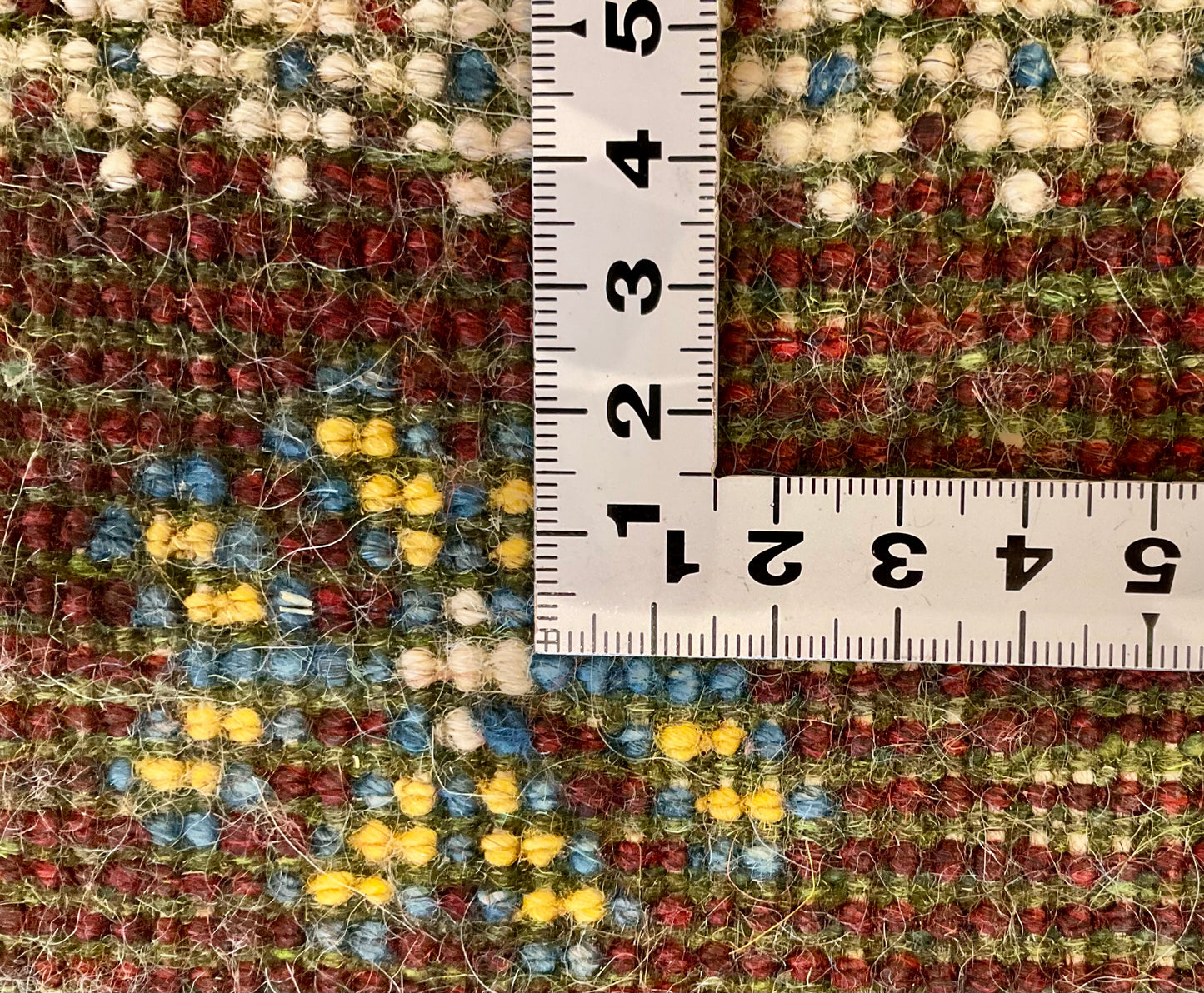 ギャッベ 42cm x 39cm Z1677