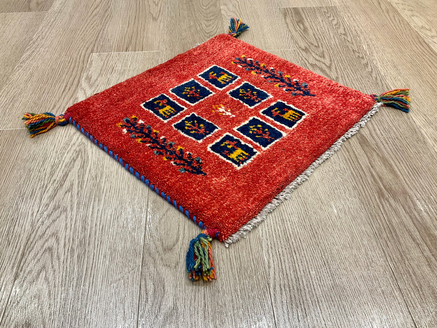ギャッベ 41cm x 39cm AJ22173
