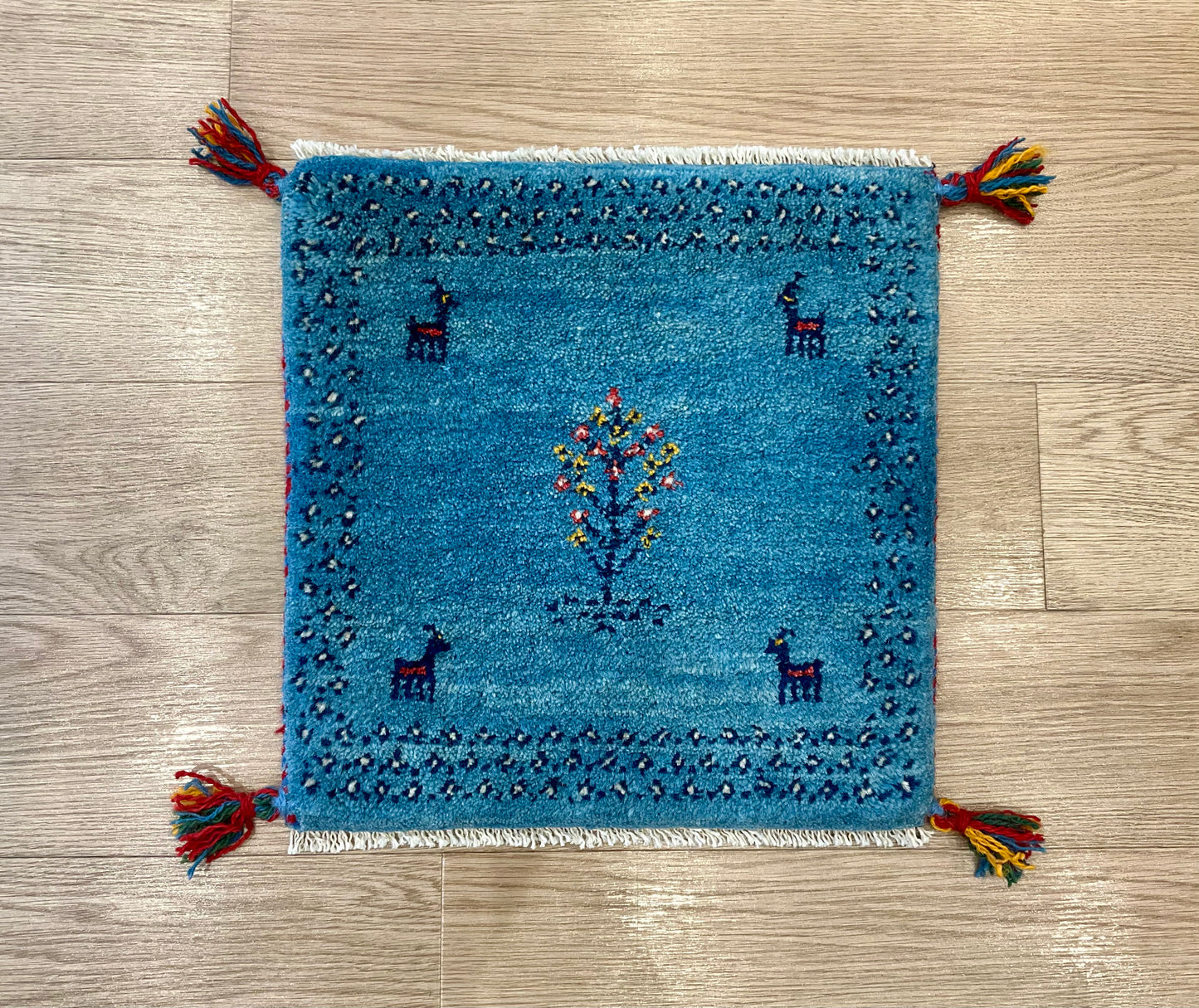 ギャッベ 44cm x 42cm T8867