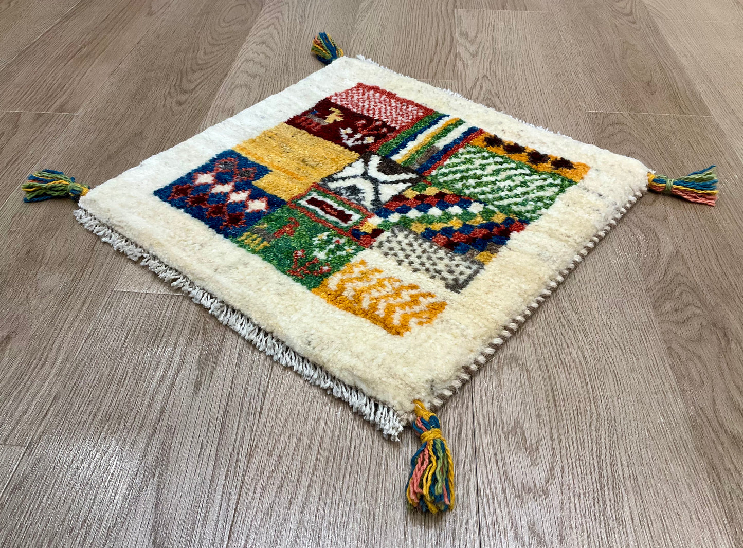 ギャッベ 42cm x 42cm T772