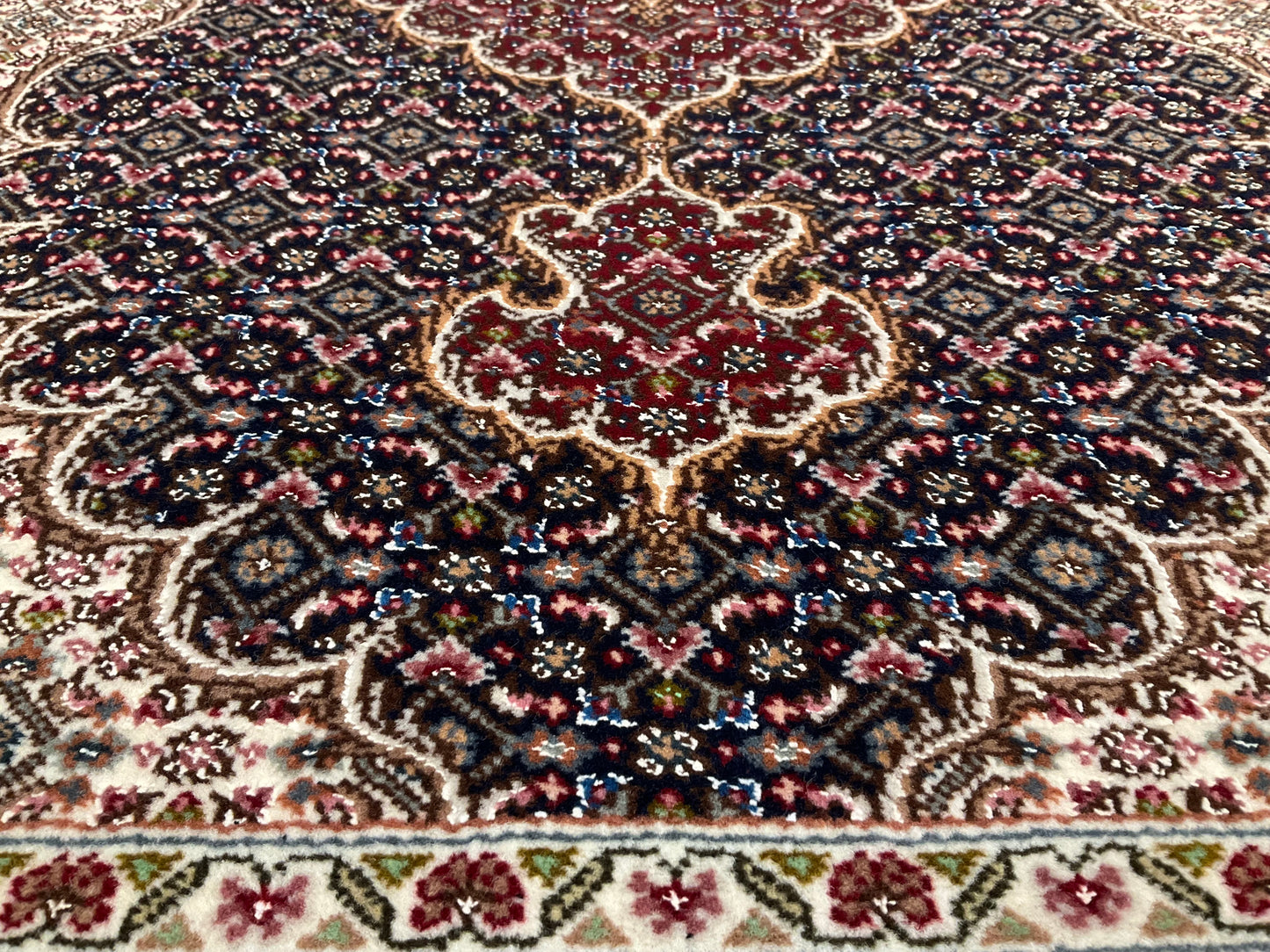 タブリーズ アブドラーヒ工房 120cm x 85cm PS7590