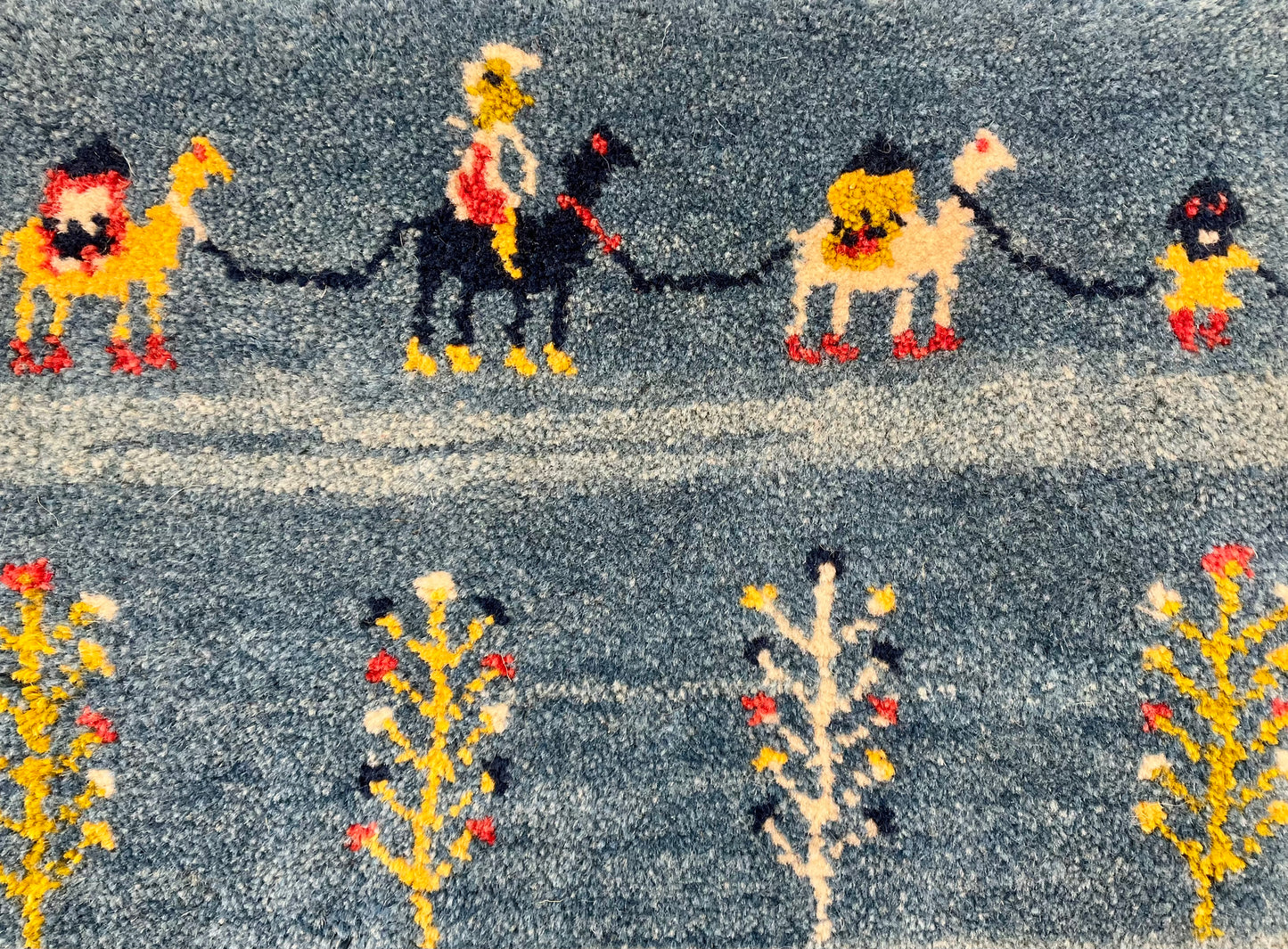 ギャッベ 41cm x 40cm T8851