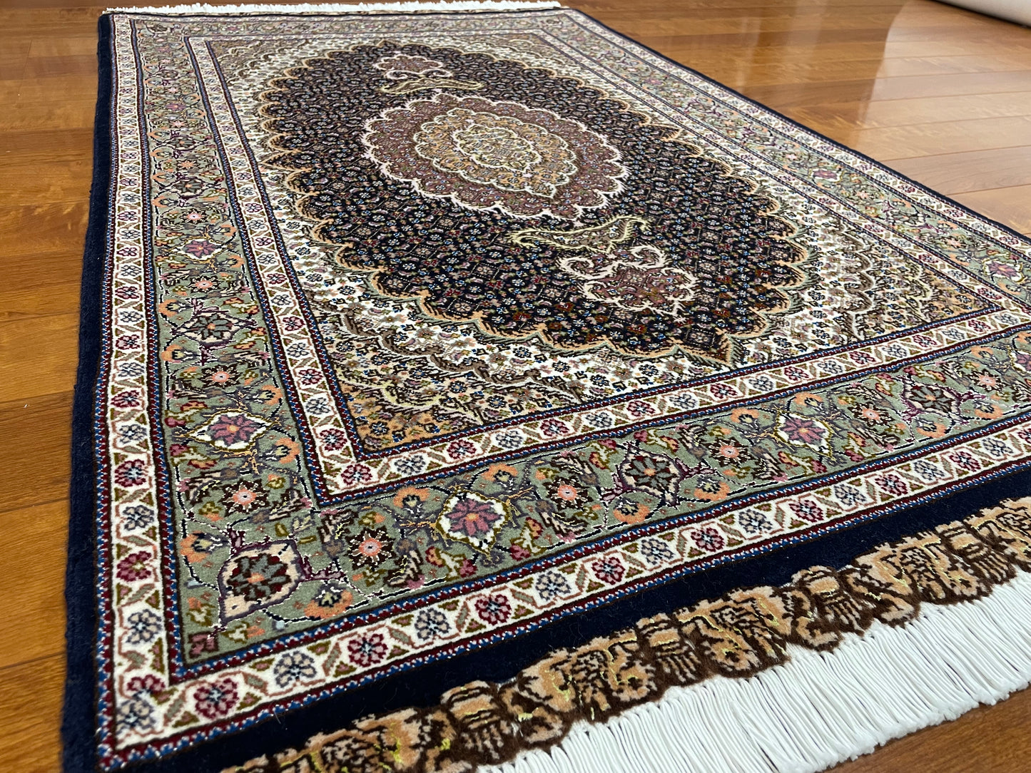 【オンライン限定】タブリーズ 125cm x 82cm PS5286
