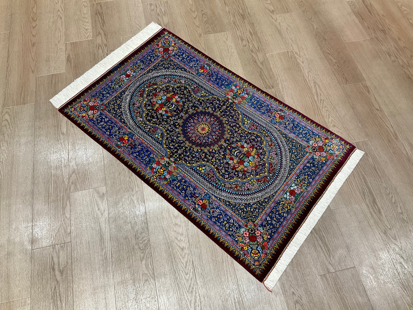 クム サフィザーデ工房 122m x 77cm PS647