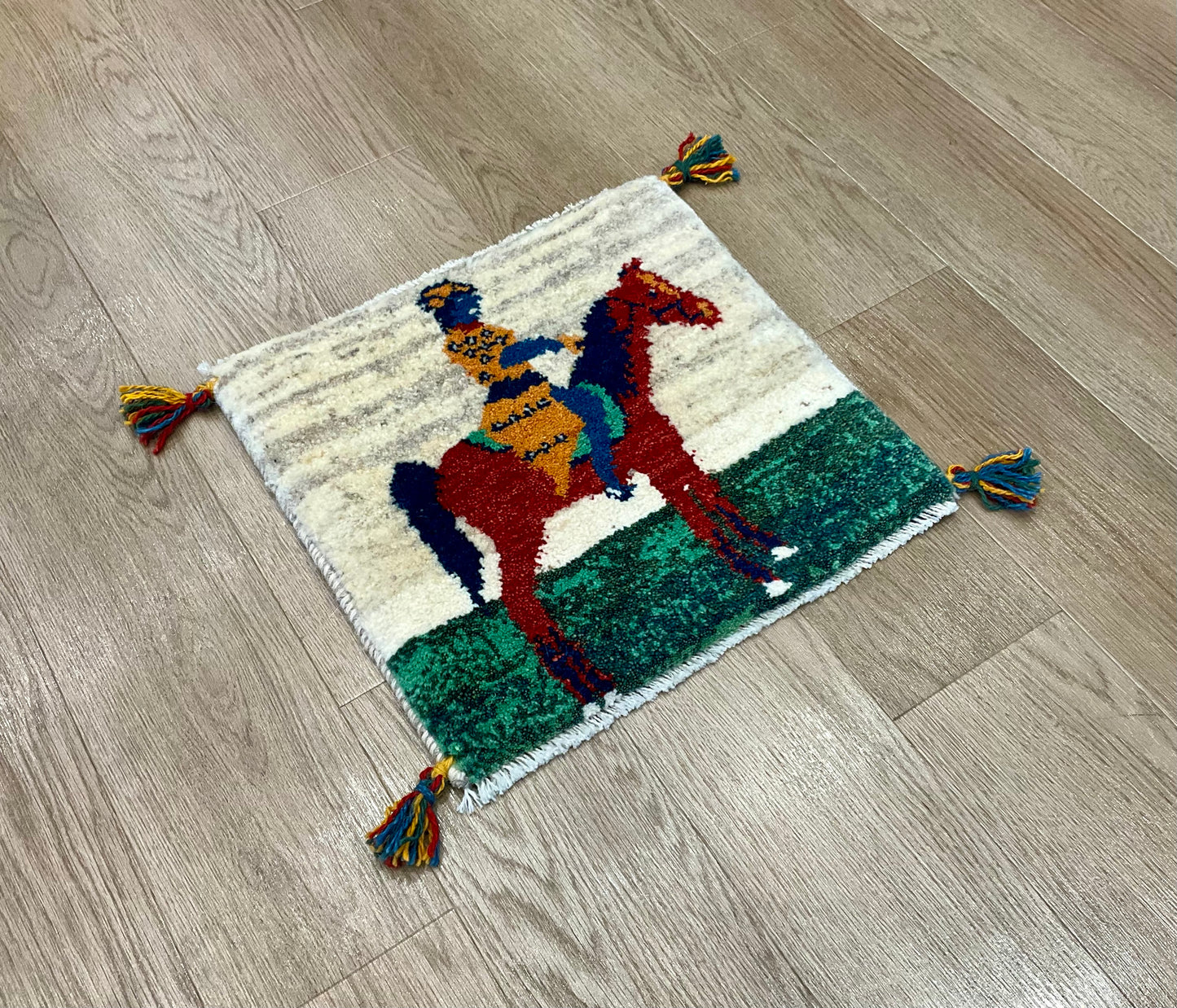 ギャッベ 42cm x 40cm T9038