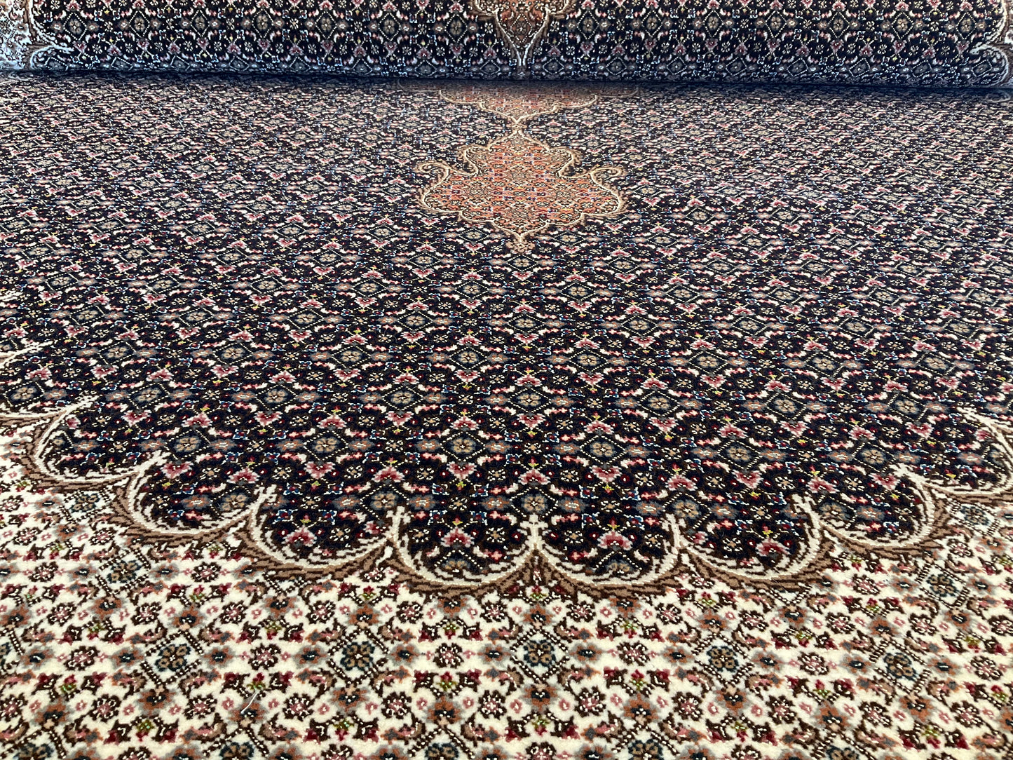 タブリーズ アブドラーヒ工房 300cm x 207cm NT5652