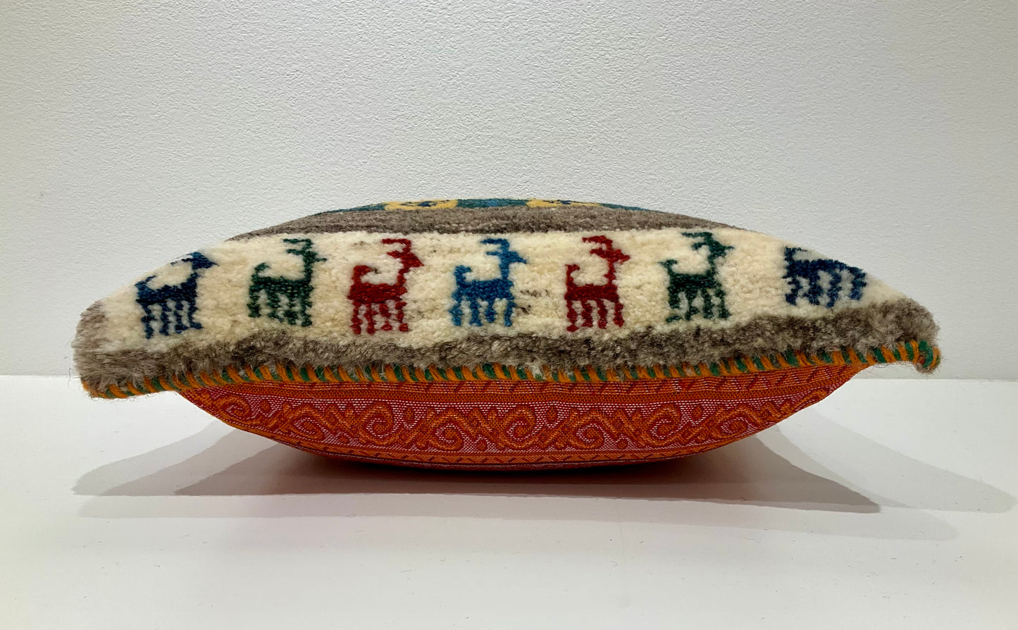 ギャッベクッション 40cm x 39cm AJ14645