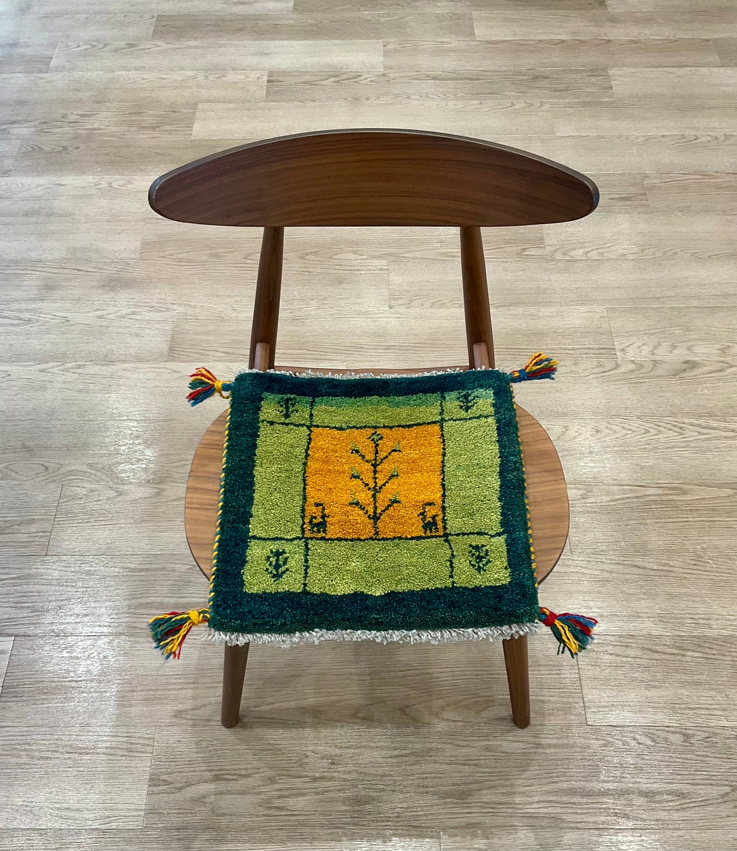 ギャッベ 40cm x 39cm T1671
