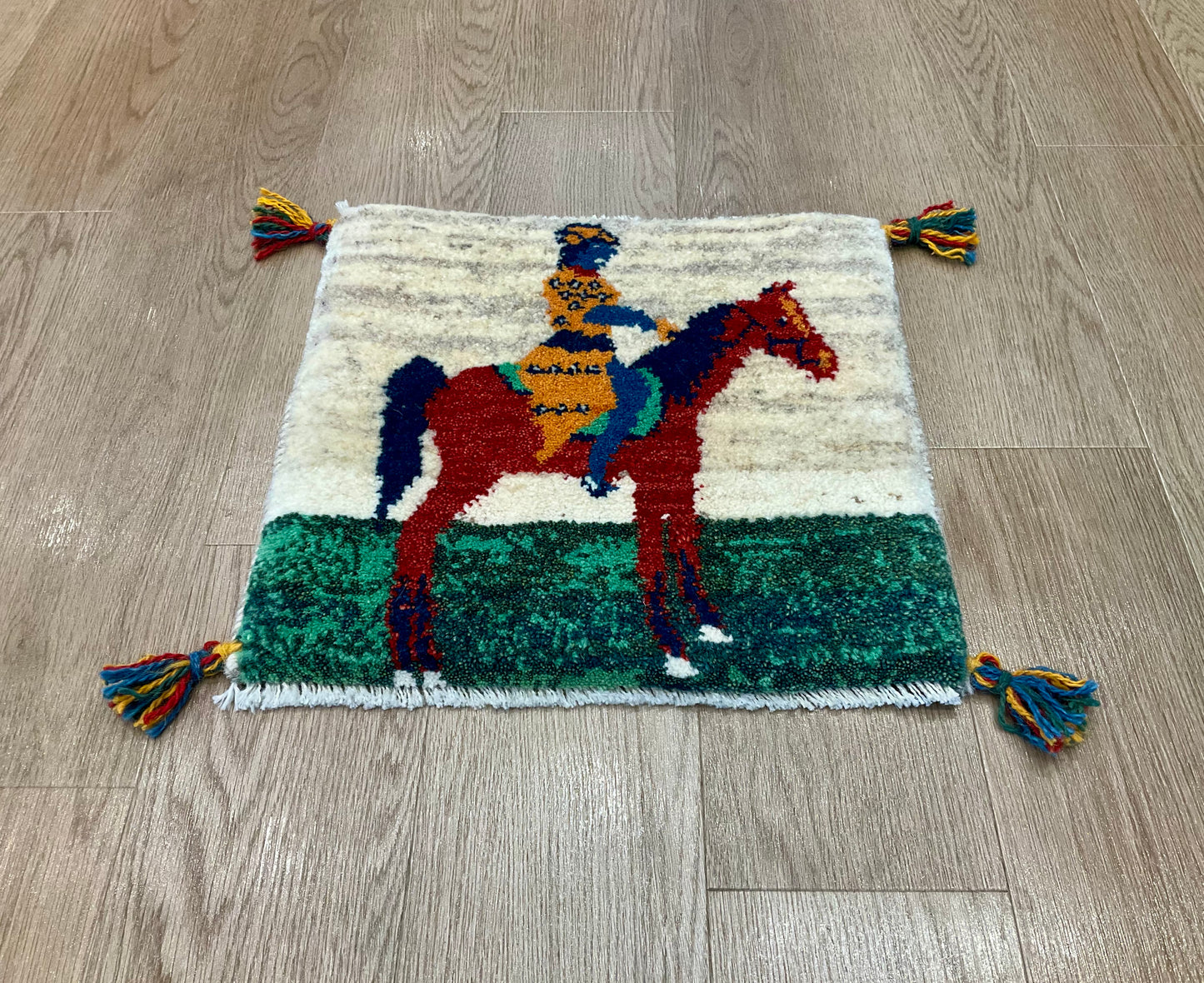 ギャッベ 42cm x 40cm T9038
