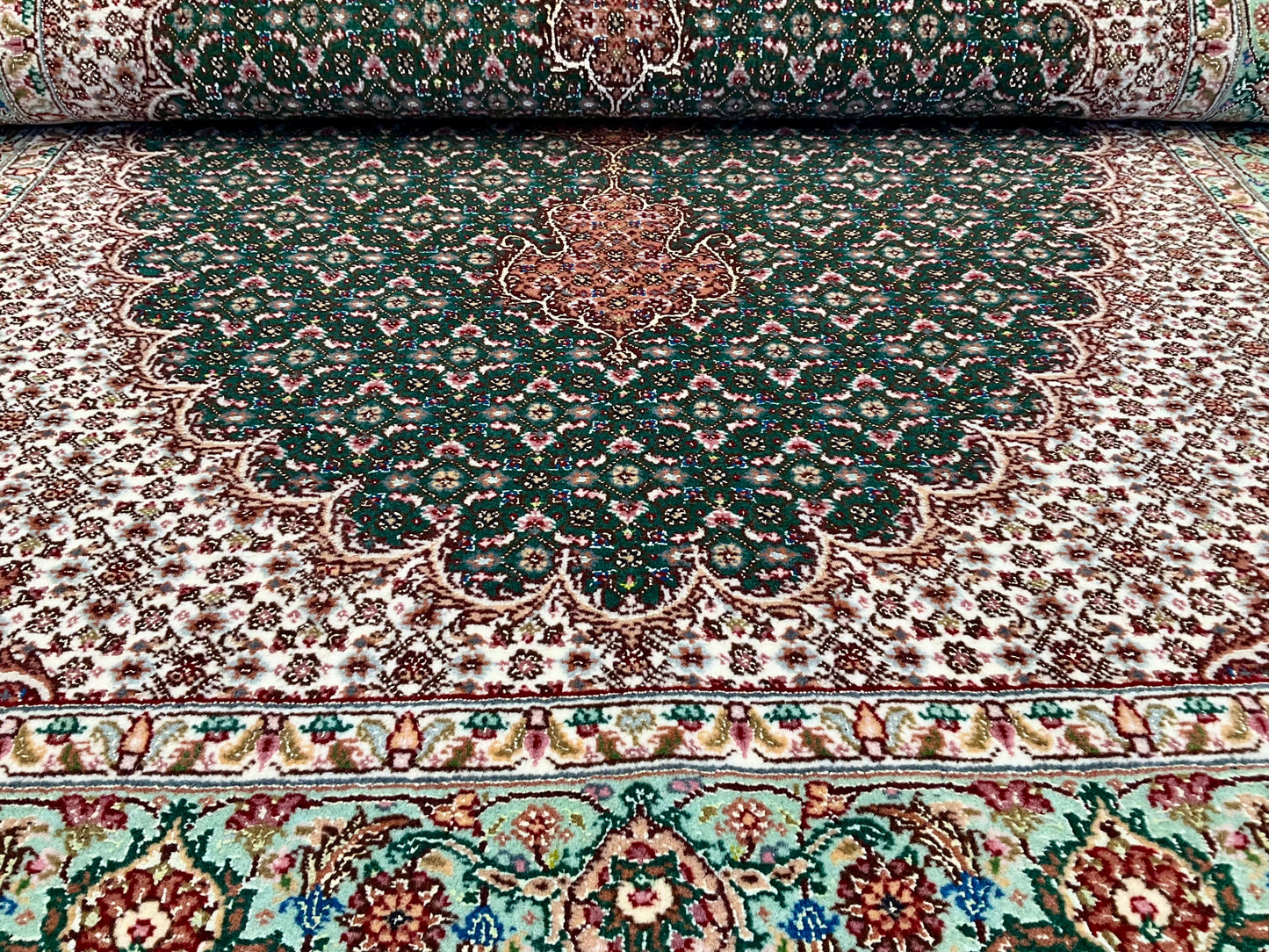 タブリーズ アブドラーヒ工房 171cm x 106cm PS8637