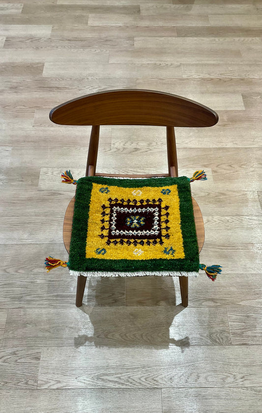 ギャッベ 42cm x 39cm Z1677