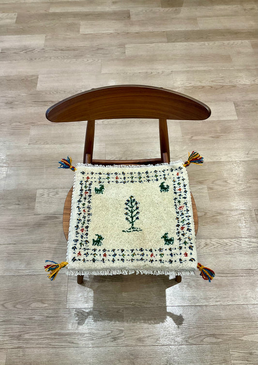 ギャッベ 44cm x 40cm Z1609