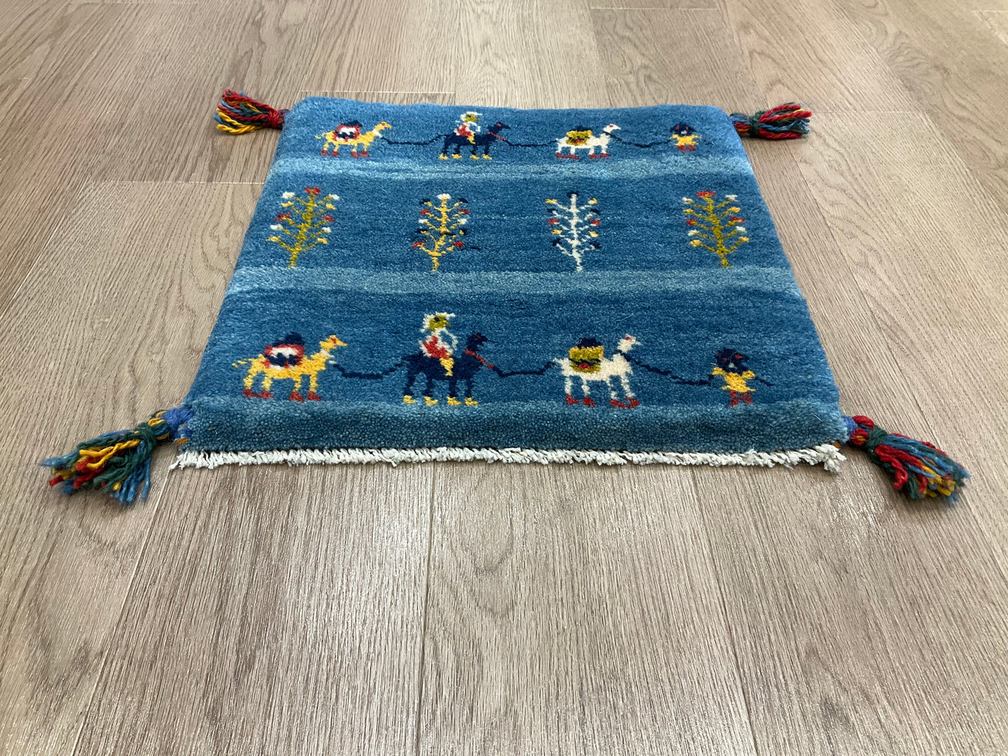 ギャッベ 41cm x 40cm T8851