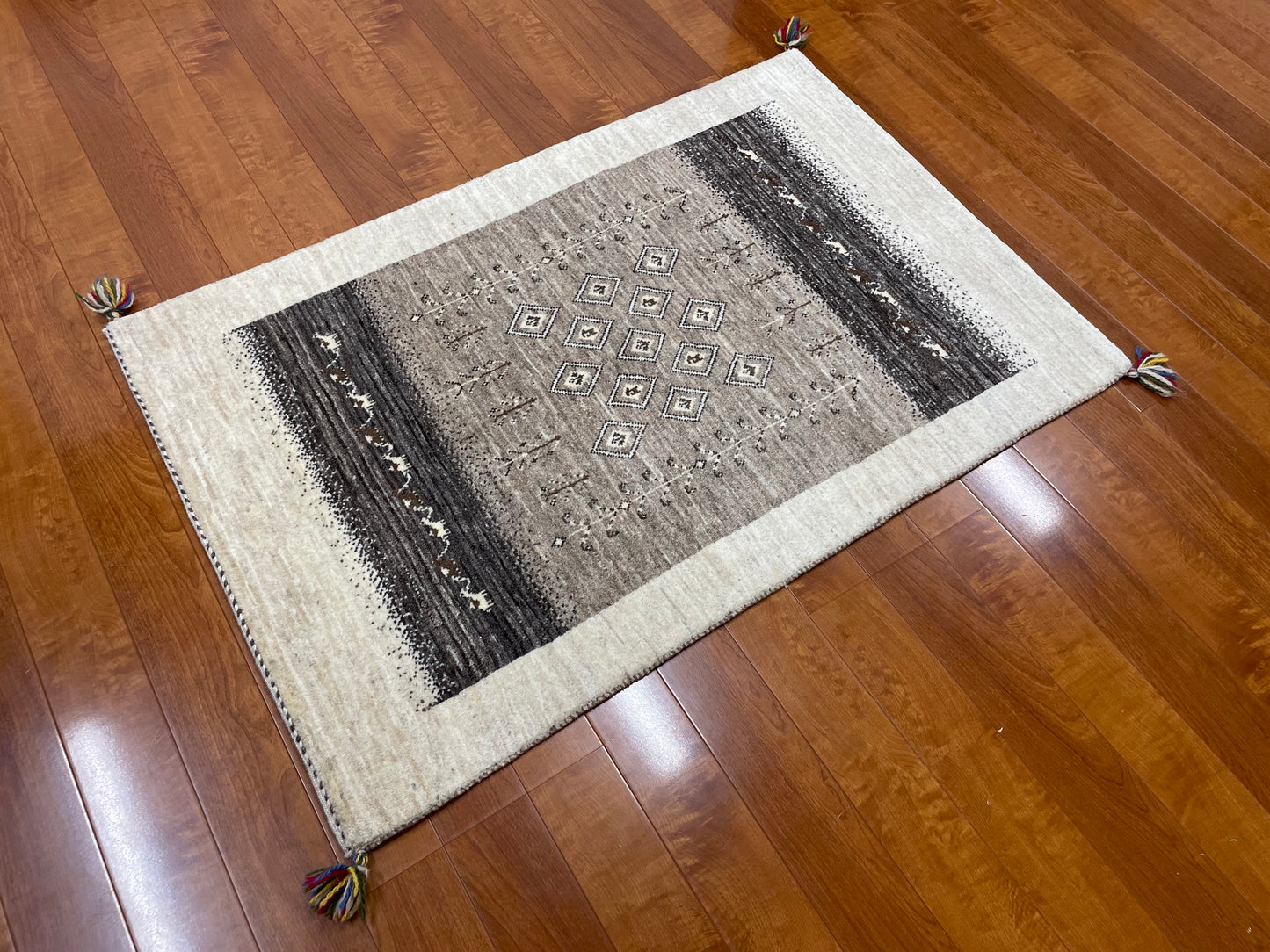 【オンライン限定】カシュクリギャッベ 126cm x 82cm RJ513