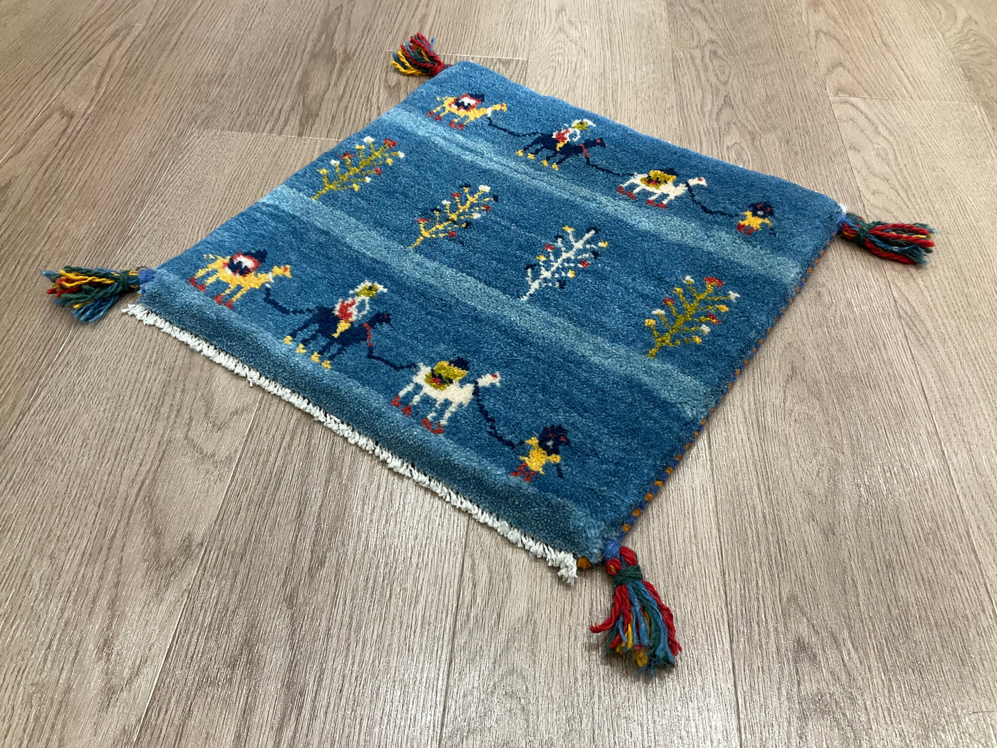 ギャッベ 41cm x 40cm T8851