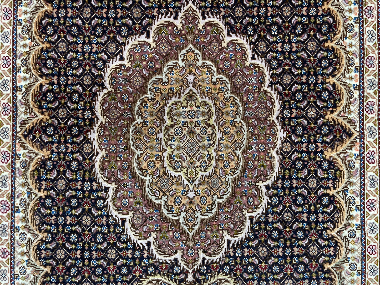 【オンライン限定】タブリーズ 125cm x 82cm PS5286