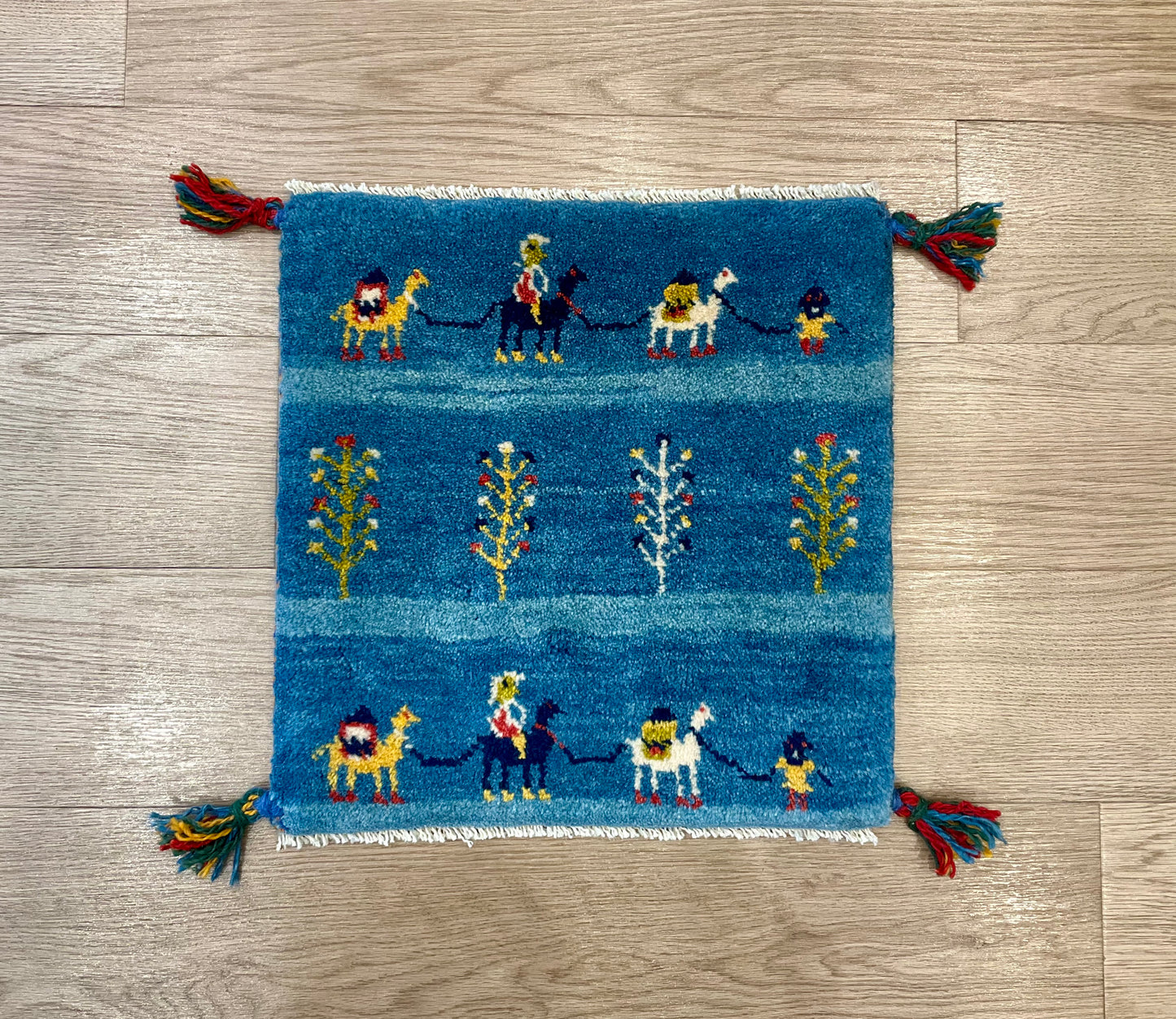 ギャッベ 41cm x 40cm T8851