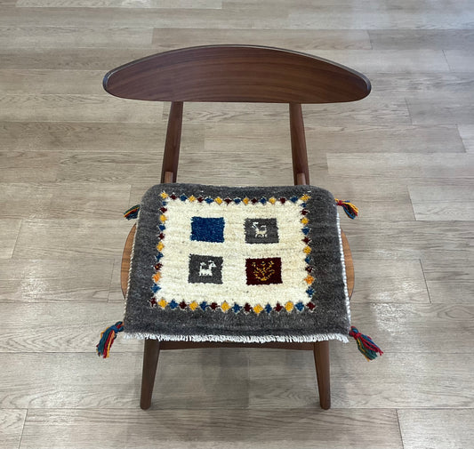 ギャッベ 44cm x 39cm Z1186