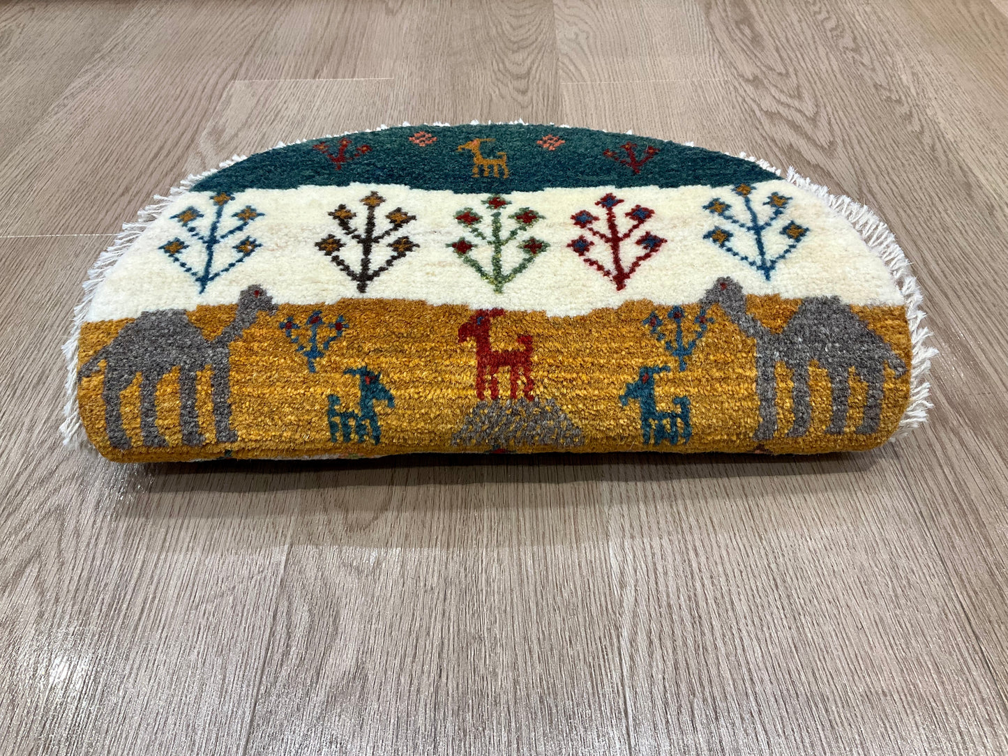 ギャッベ アマレバフト 41cm x 40cm AJ21762