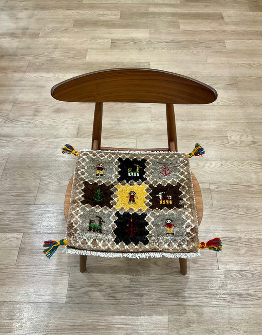 ギャッベ 43cm x 42cm Z1512