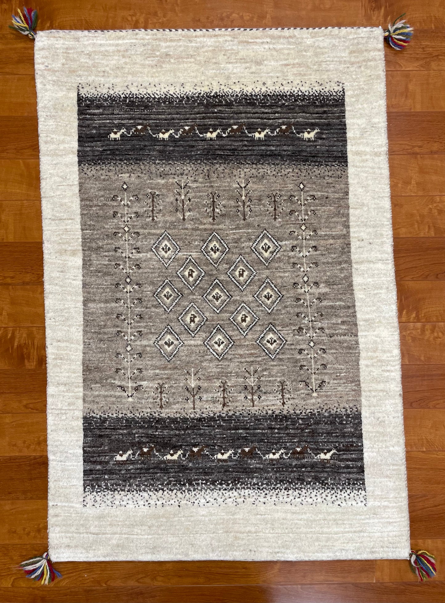 【オンライン限定】カシュクリギャッベ 126cm x 82cm RJ513