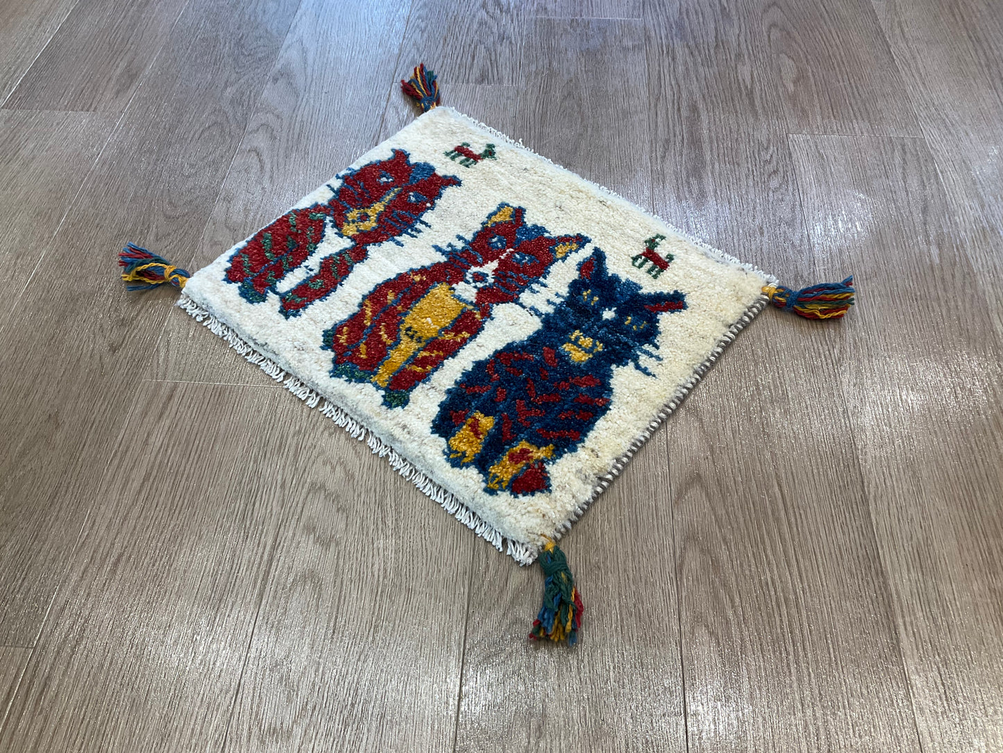 ギャッベ 44cm x 37cm T9061