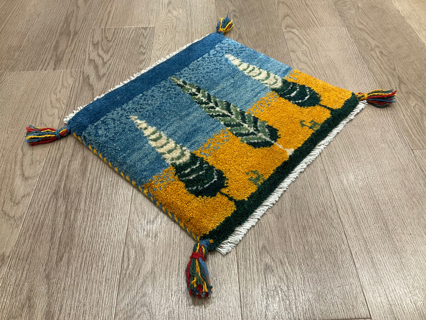 ギャッベ 40cm x 37cm T8303