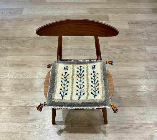 ギャッベ 41cm x 39cm Z1585