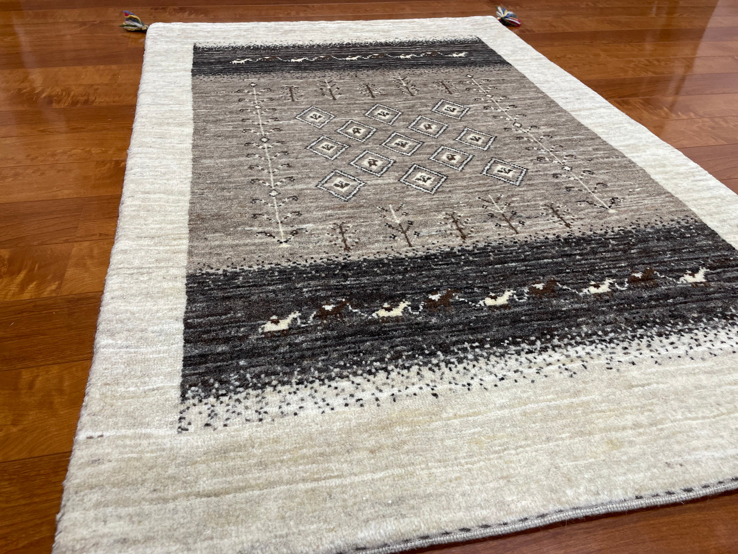 【オンライン限定】カシュクリギャッベ 126cm x 82cm RJ513