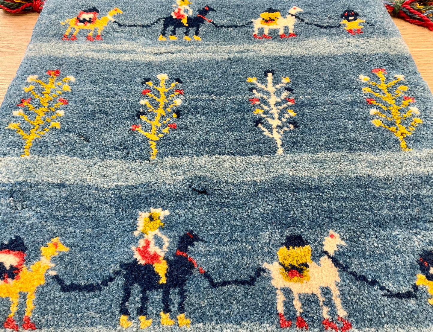 ギャッベ 41cm x 40cm T8851