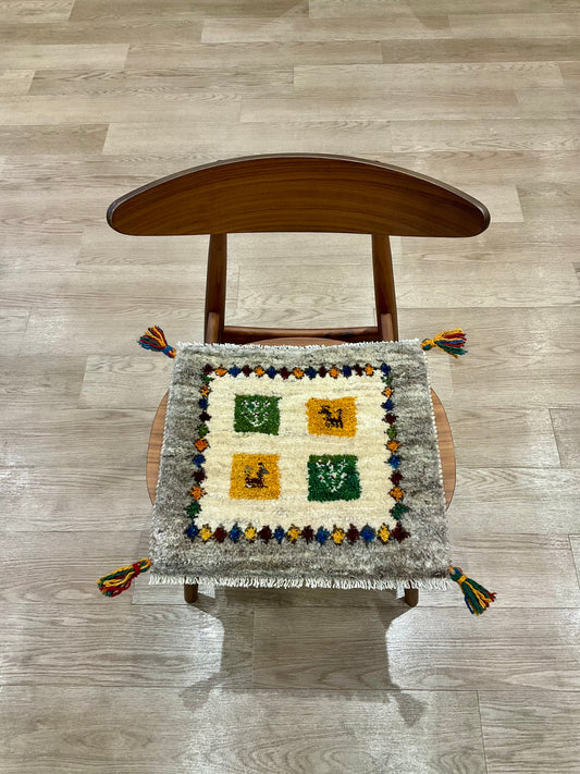 ギャッベ 43cm x 40cm Z1217