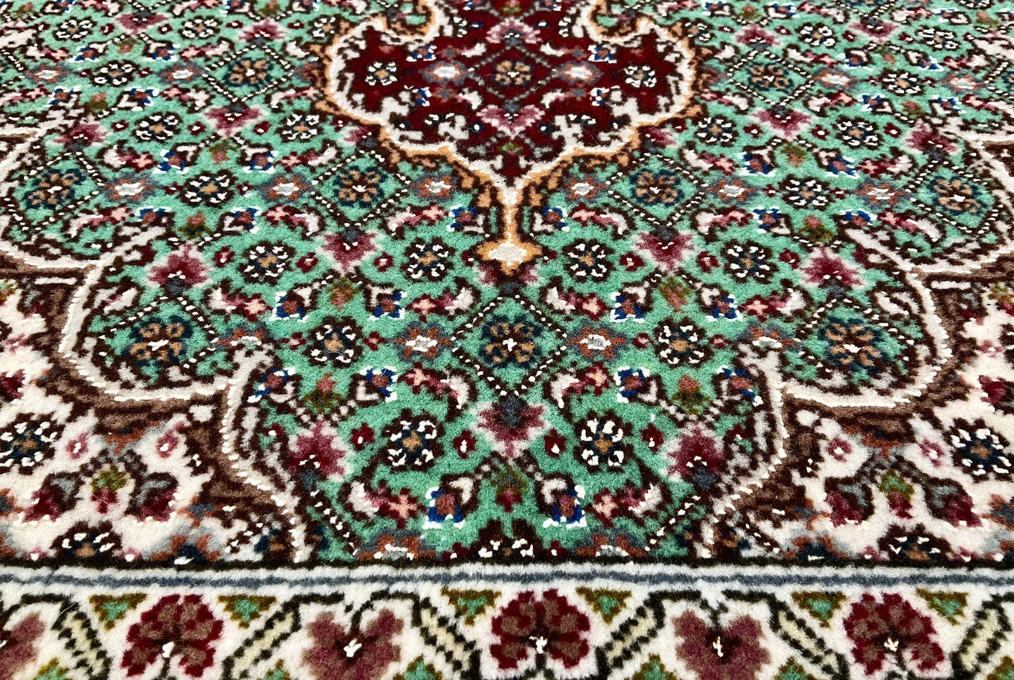 タブリーズ アブドラーヒ工房 130cm x 84cm PS7592