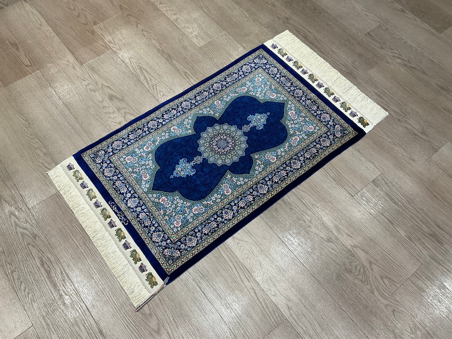 クム ジェッディ工房 92cm x 62cm PS2152
