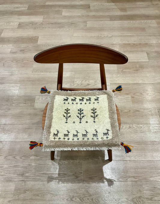 ギャッベ 44cm x 40cm Z1467