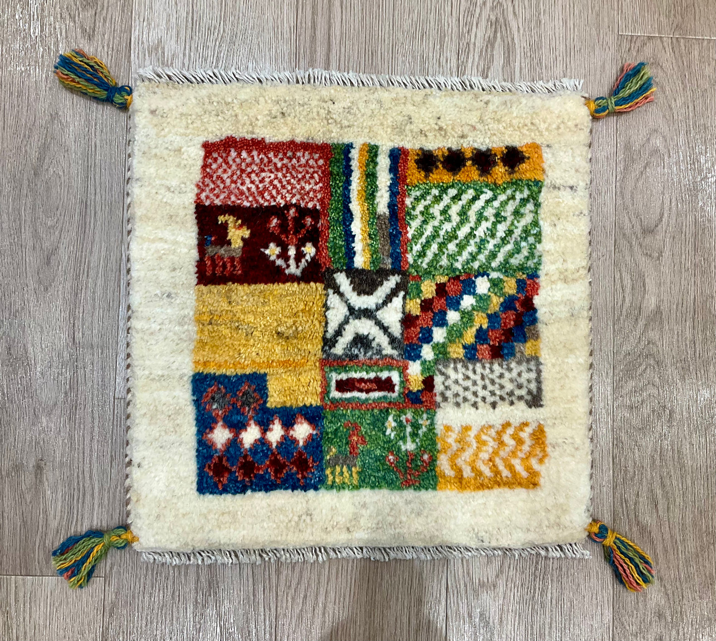ギャッベ 42cm x 42cm T772