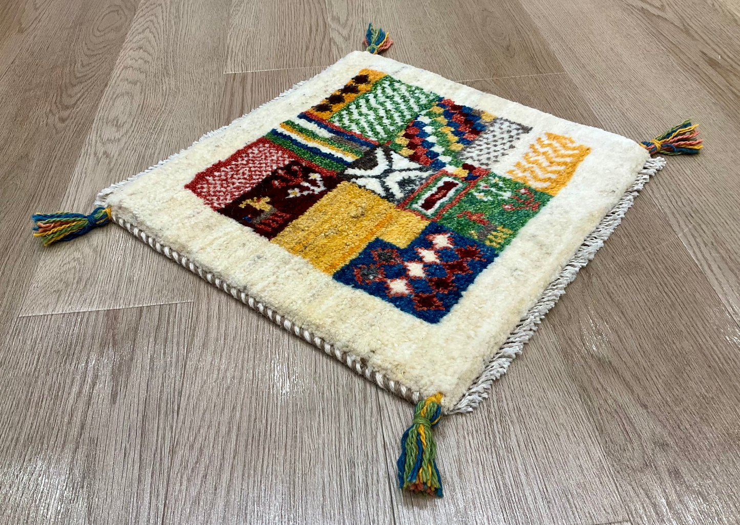 ギャッベ 42cm x 42cm T772