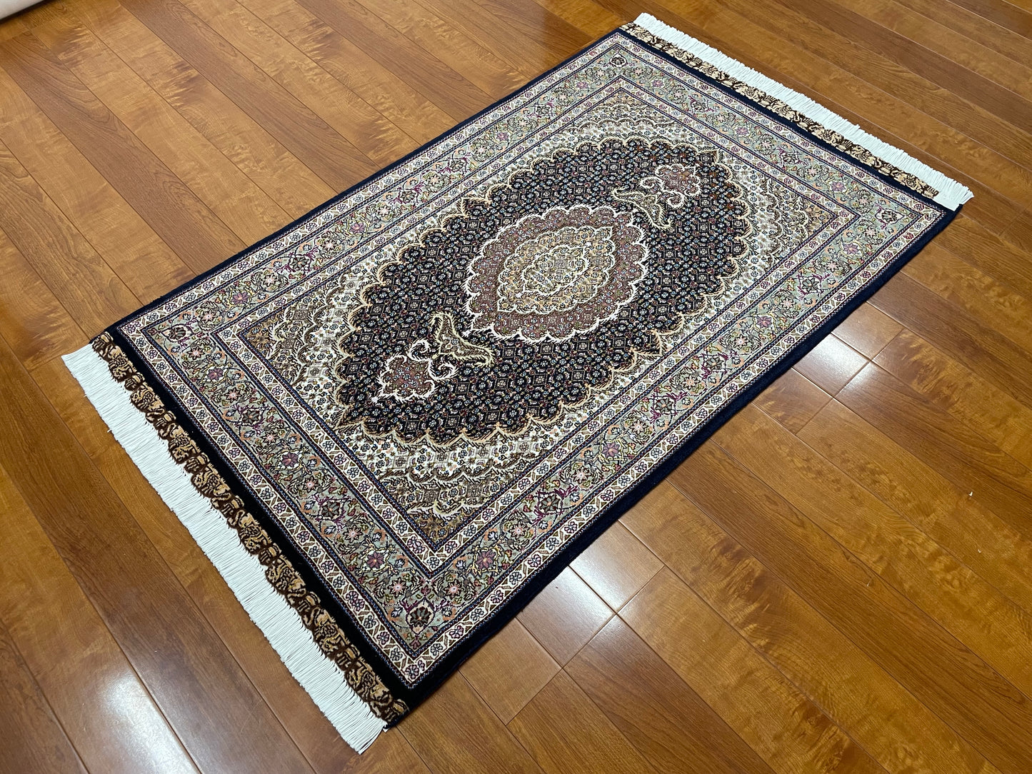 【オンライン限定】タブリーズ 125cm x 82cm PS5286