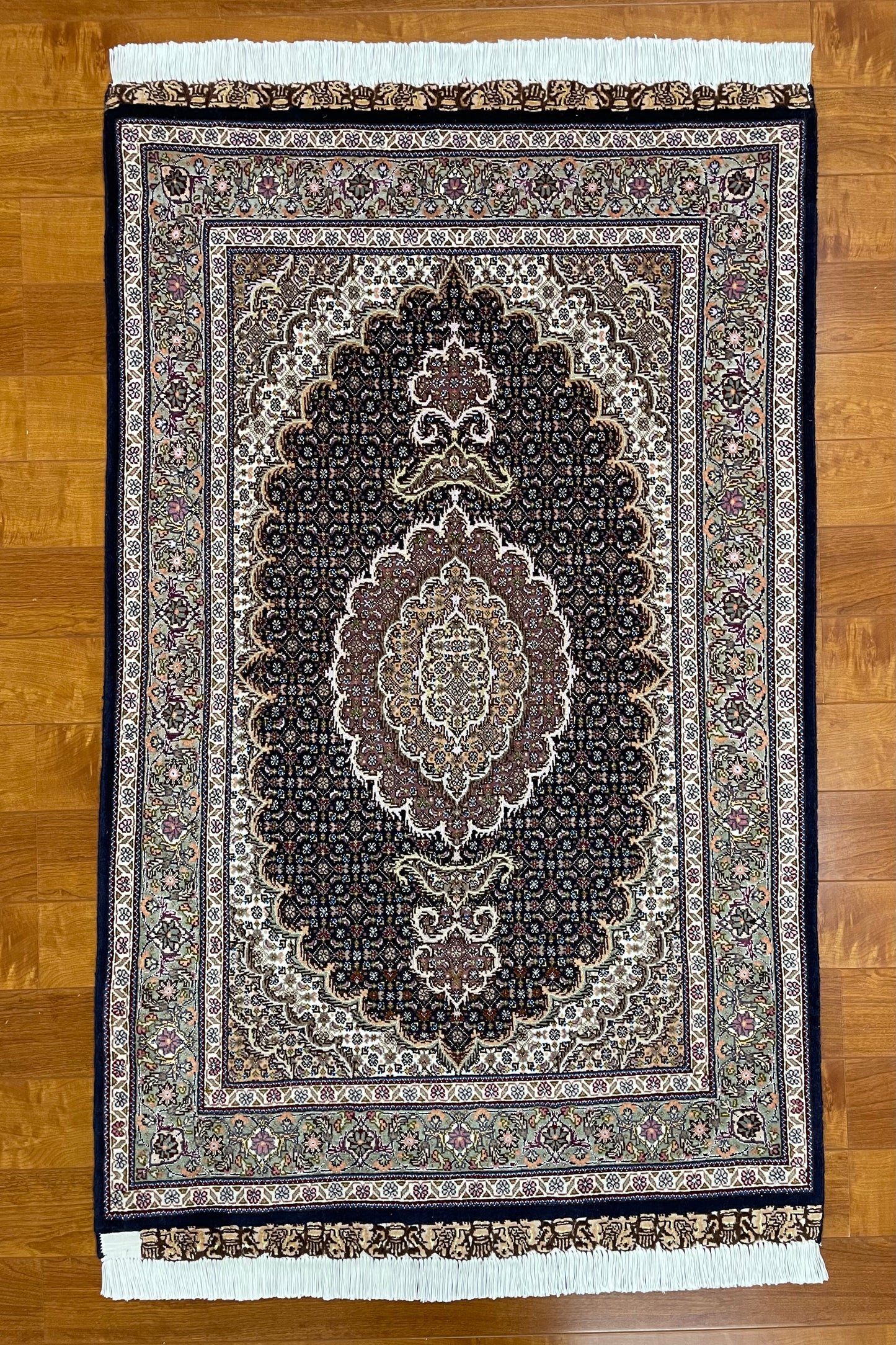 【オンライン限定】タブリーズ 125cm x 82cm PS5286