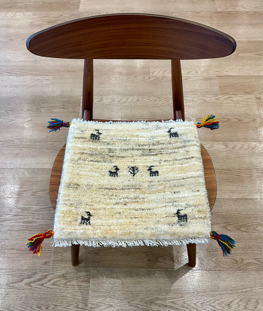 ギャッベ 42cm x 40cm T2130