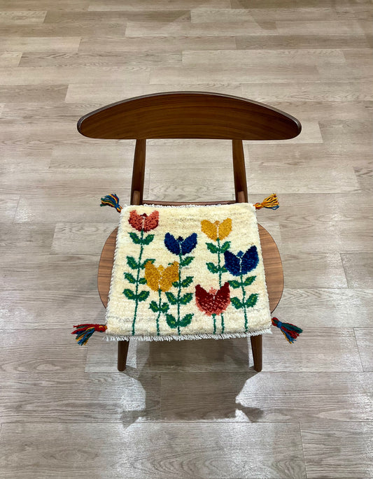 ギャッベ 40cm x 39cm Z1487