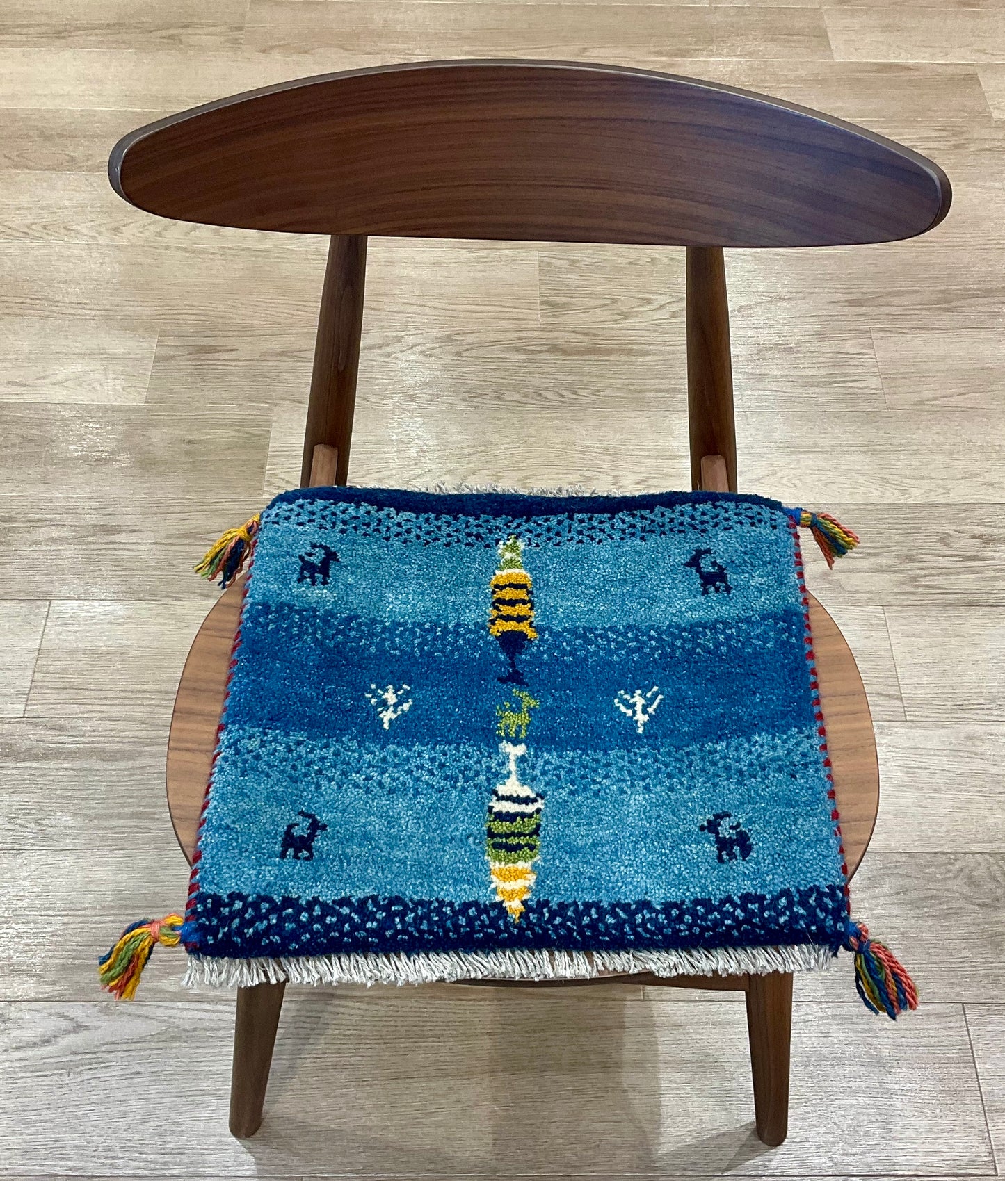 ギャッベ 41cm x 39cm AJ29510