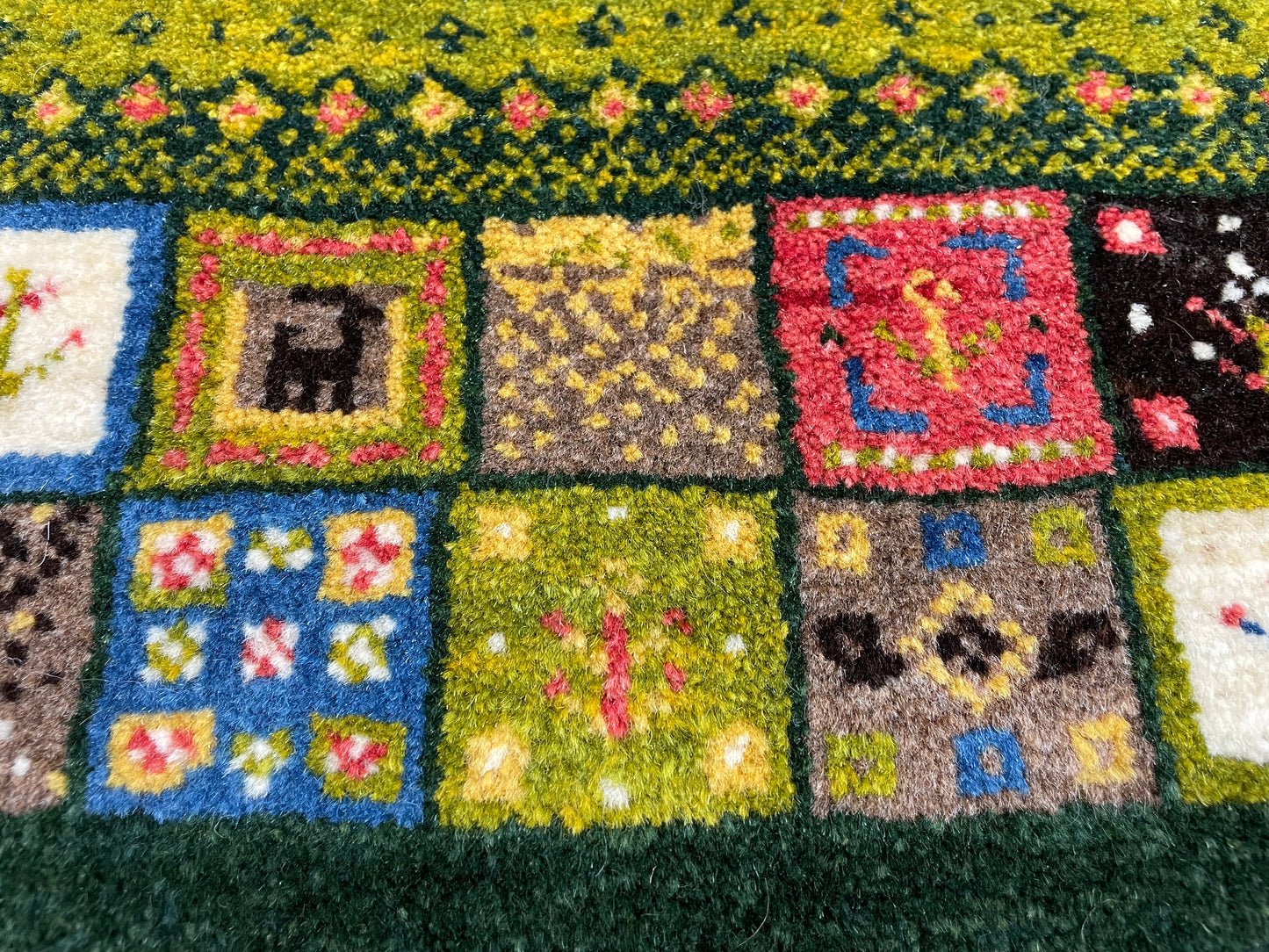 【オンライン限定】カシュクリギャッベ 108cm x 82cm RD12426