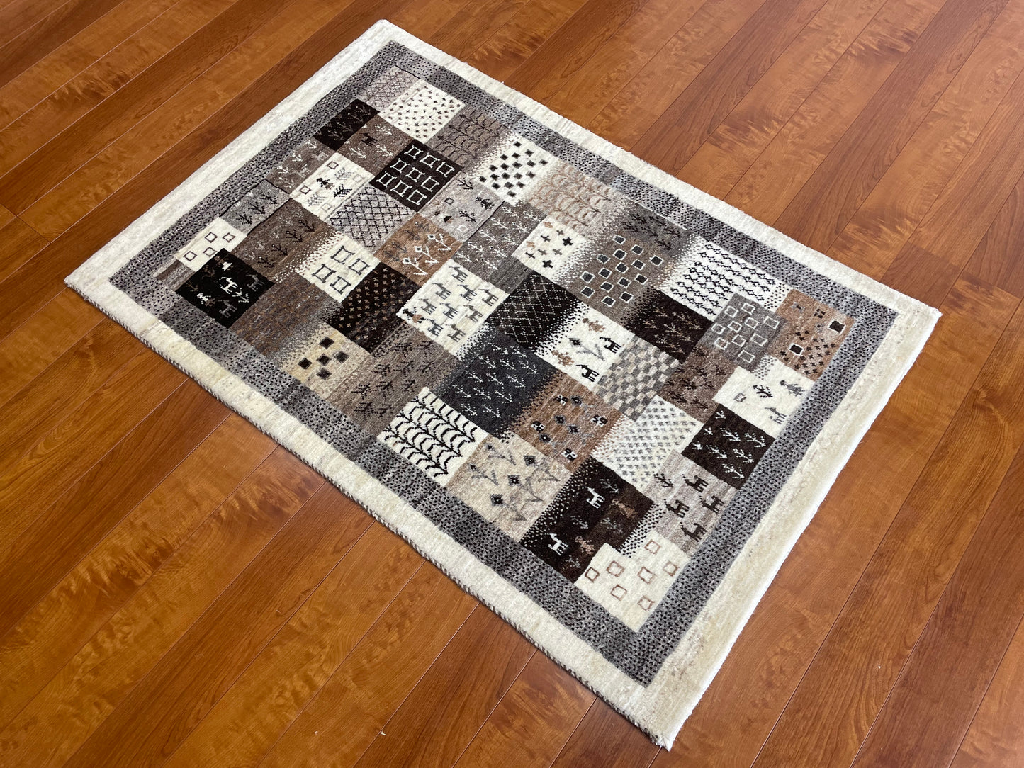 【オンライン限定】カシュクリギャッベ 123cm x 82cm BT13431