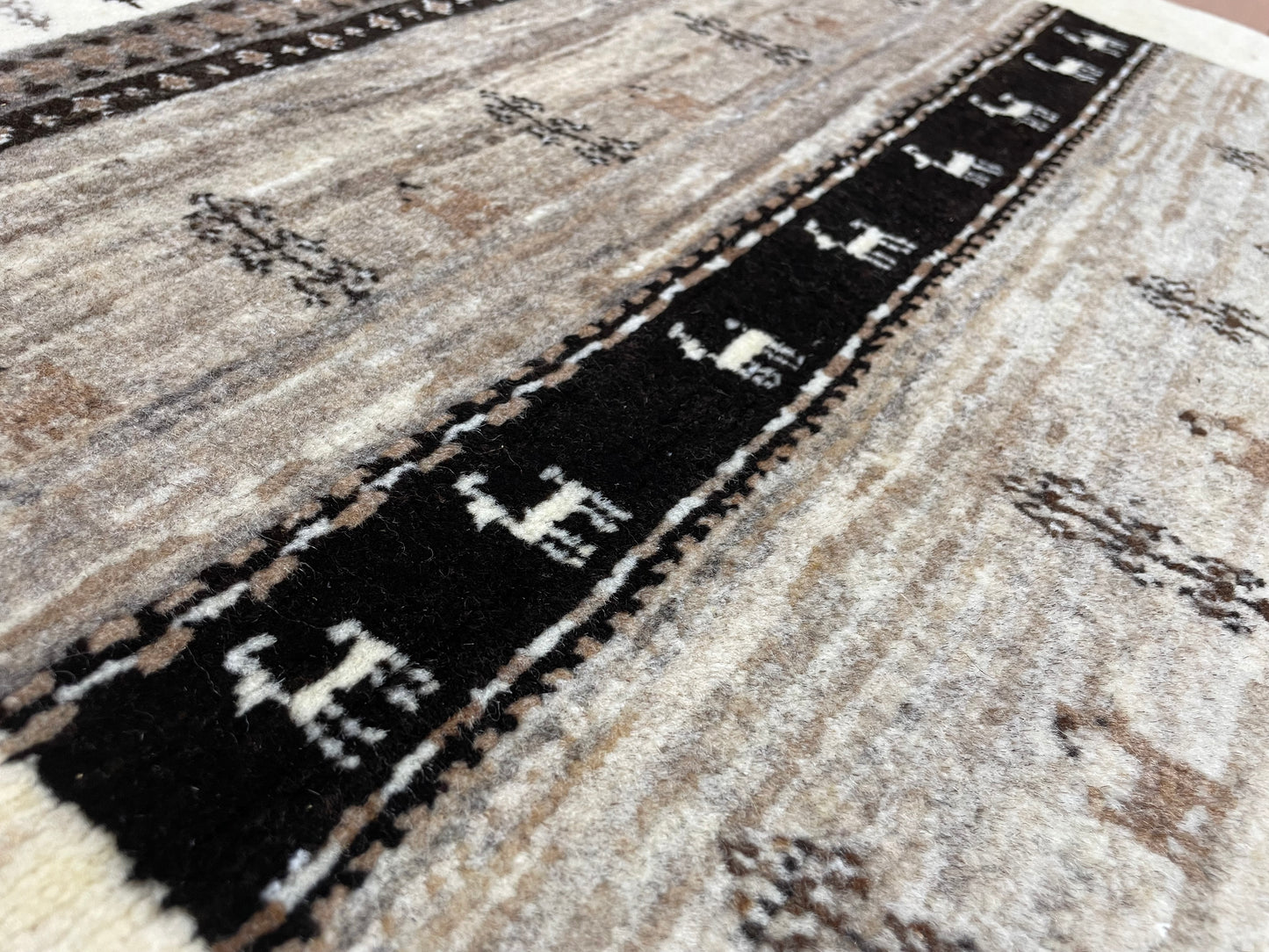 【オンライン限定】カシュクリギャッベ 136cm x 80cm RJ518