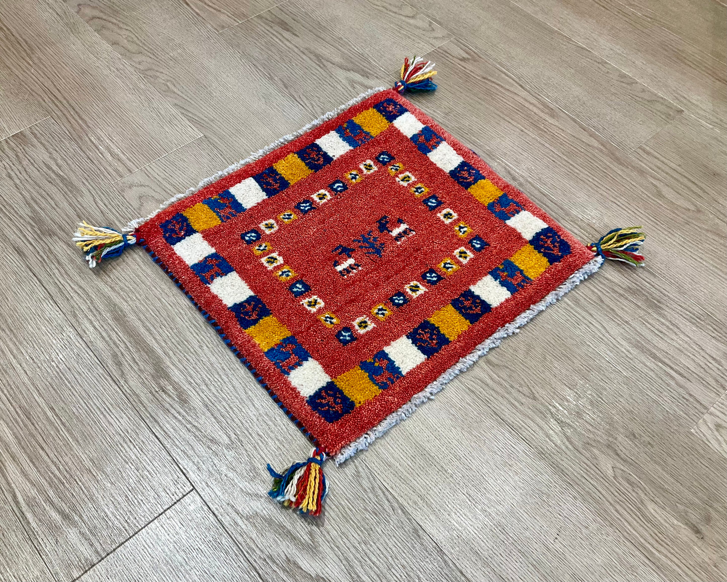 ギャッベ 45cm x 40cm AJ19641